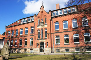 Eingang der Lutherschule (2011)