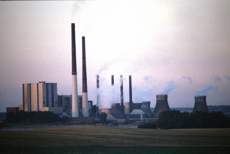 Datei:Kraftwerk Offleben 1985.jpg