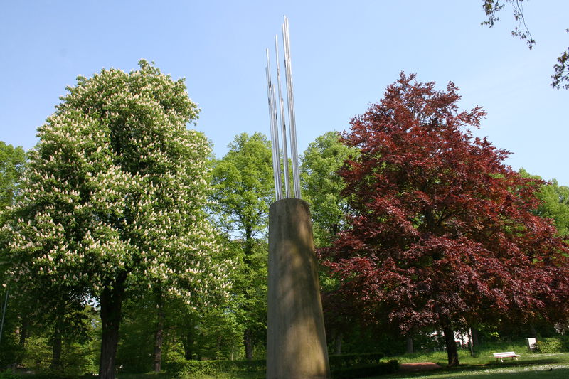 Datei:Bad Helmstedt Skulpturenpark Klangskulptur.jpg