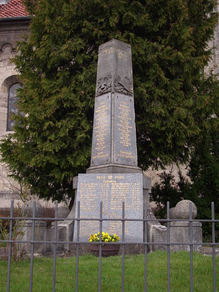 Datei:Kriegerdenkmal Sunstedt.JPG