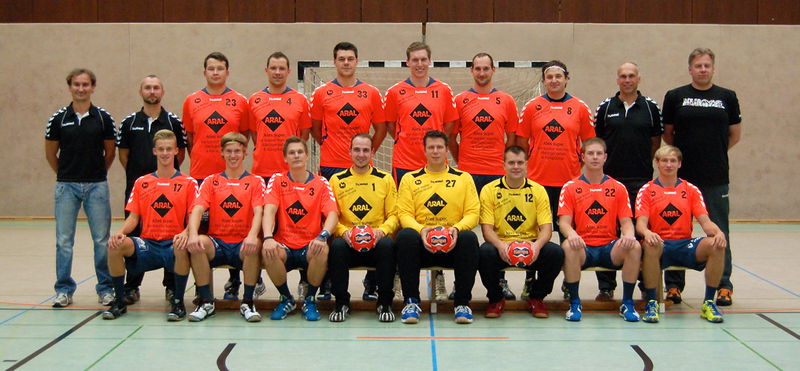 Datei:1. Herrenmannschaft Handballfreunde Helmstedt-Büddenstedt 2013-2014.jpg