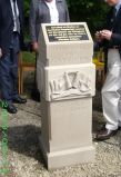 Gedenkstein bei der Einweihung (2009)