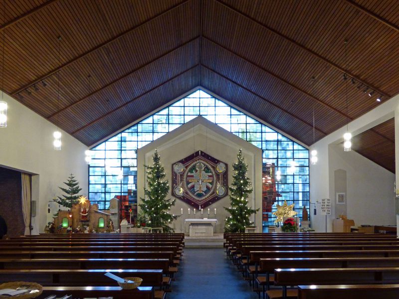 Datei:Koenigslutter kath innen.jpg