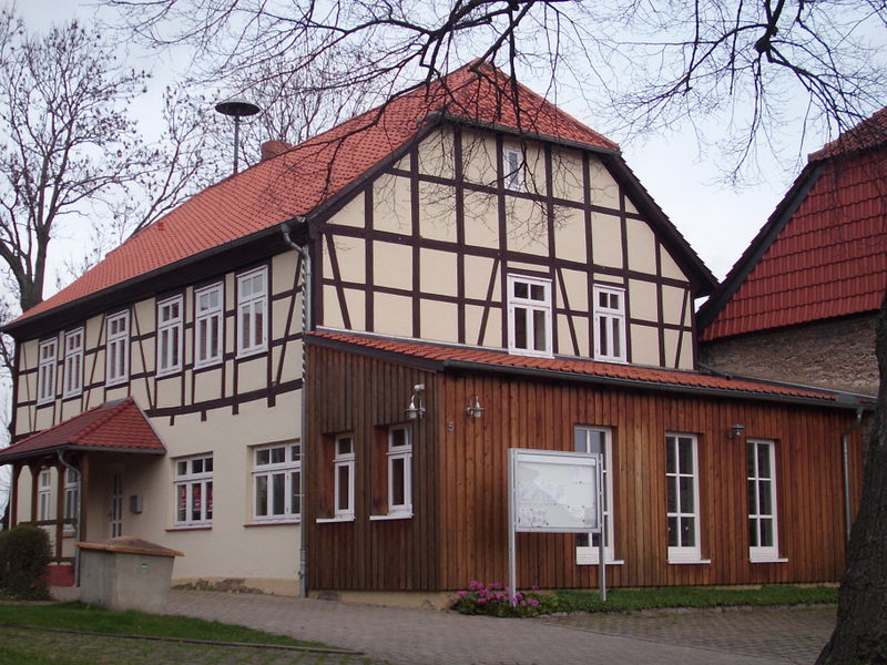 Datei:Alte Schule Sunstedt.jpg