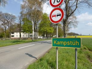 Ortshinweistafel Kampstüh, 2016.jpg