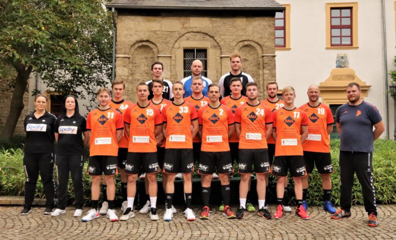 Datei:1. Herrenmannschaft Handballfreunde Helmstedt-Büddenstedt 2021-2022.jpg